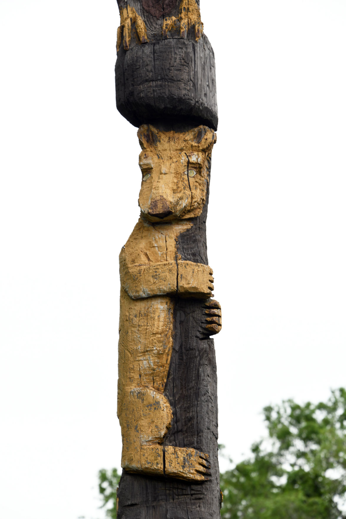 152 Detail of totem pole in Winnetoon.JPG